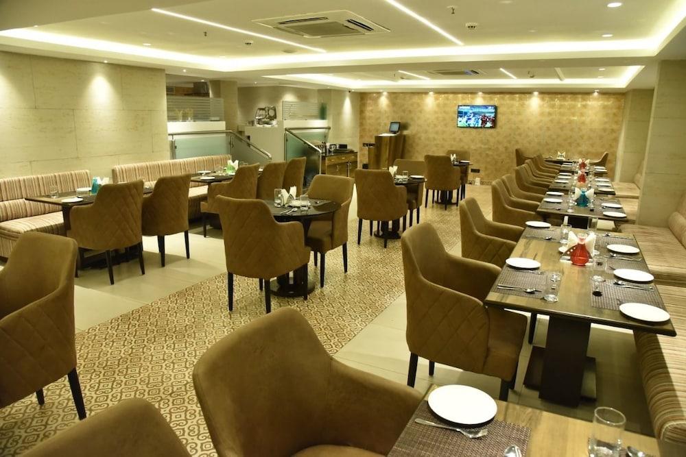 Royalton Hyderabad Abids Hotel Exterior photo