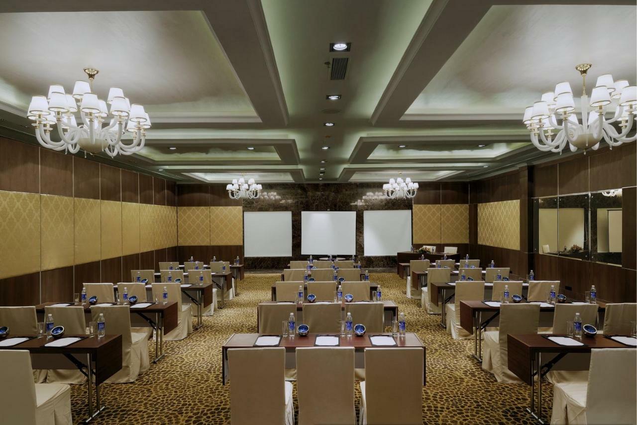 Royalton Hyderabad Abids Hotel Exterior photo