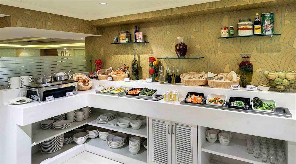 Royalton Hyderabad Abids Hotel Restaurant photo